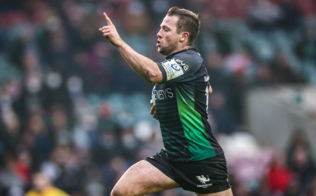 jack-carty-runs-in-to-score-his-sides-second-try