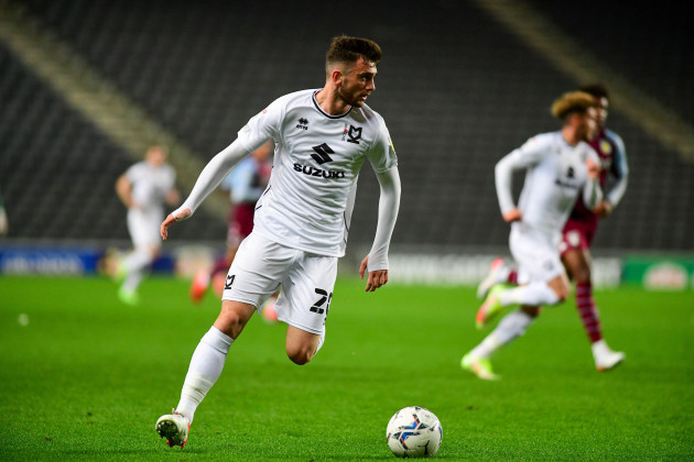 troy-parrott-20-milton-keynes-dons-controls-the-ball-during-the-efl-pappa-johns-trophy-southern-group-cl-game-between-milton-keynes-dons-and-aston-villa-u23-at-stadium-mk-england-kevin-hodgson