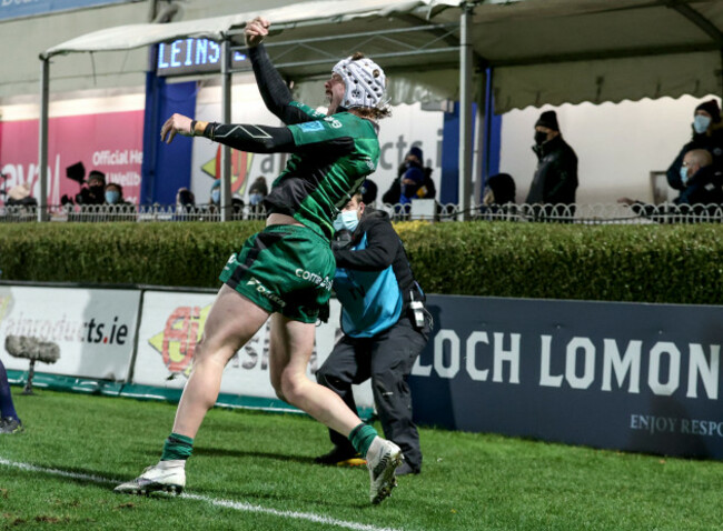 mack-hansen-celebrates-scoring-their-first-try