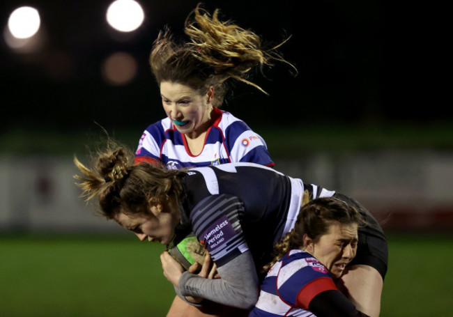 fiona-tuite-is-tackled-by-maggie-boylan-and-michelle-claffey