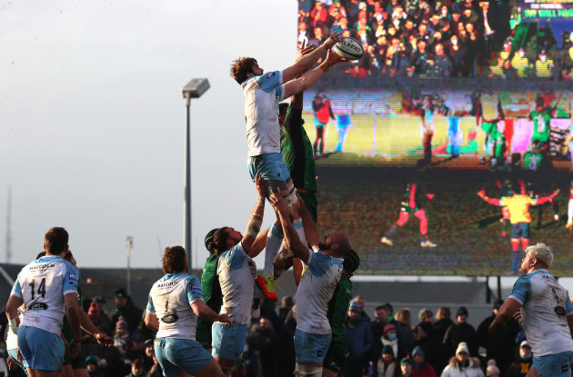 richie-gray-of-paul-boyle-contest-a-line-out-ball