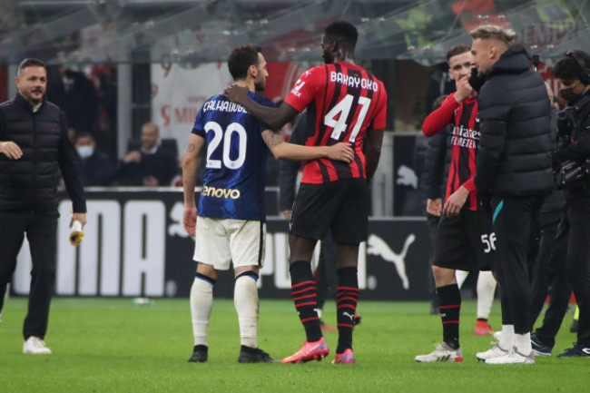 milano-italy-07th-nov-2021-hakan-calhanoglu-of-inter-bakayoko-of-ac-milan-in-action-during-the-serie-a-football-match-between-ac-milan-and-fc-internazionale-at-giuseppe-meazza-stadium-on-novembe