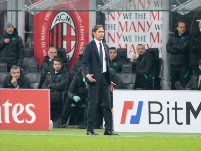 milano-07-november-2021coach-simone-inzaghi-fc-internazionale-during-the-italian-serie-a-football-match-between-ac-milan-and-fc-internazionale-on