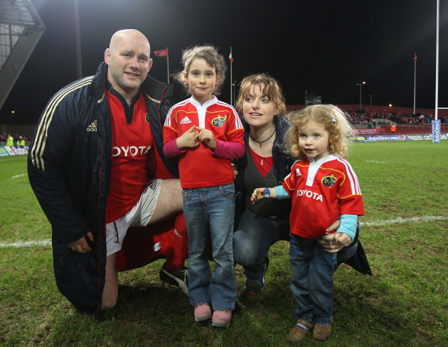 john-hayes-with-daughters-sally-and-roisin-and-wife-roisin