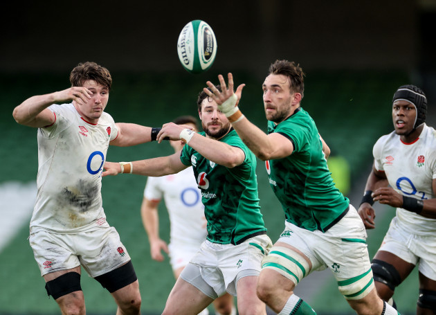 tom-curry-competes-for-possession-with-jack-conan-and-robbie-henshaw