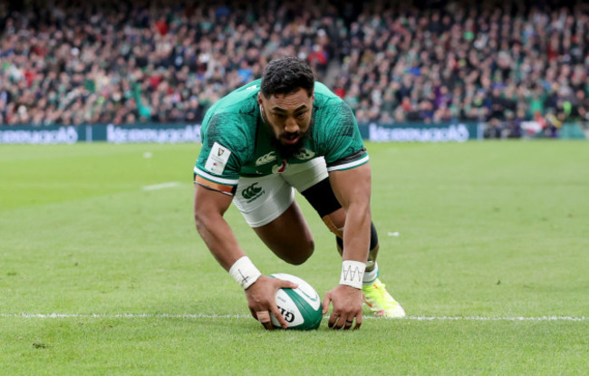 bundee-aki-scores-their-first-try