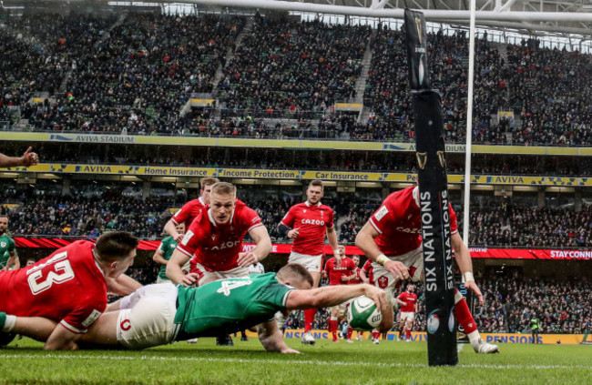 andrew-conway-celebrates-their-second-try-with-jamison-gibson-park-and-hugo-keenan