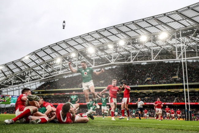 hugo-keenan-celebrates-as-andrew-conway-scores-their-second-try