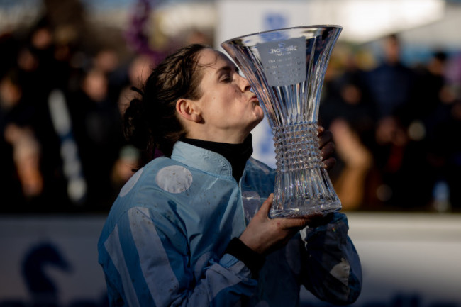 rachael-blackmore-celebrates-winning-with-honeysuckle