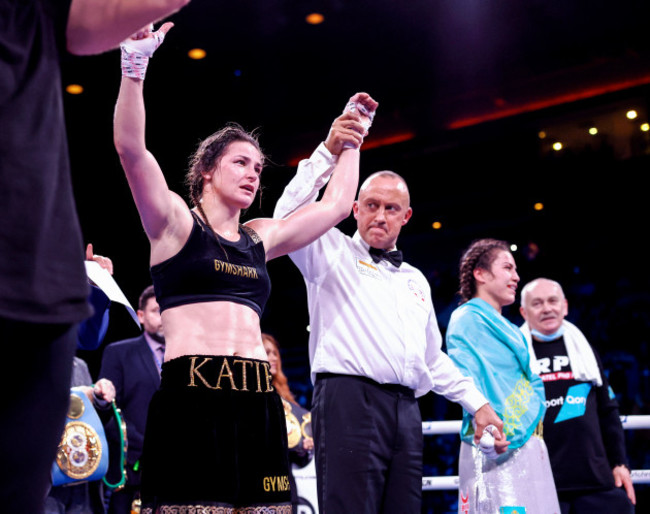 katie-taylor-is-declared-the-winner