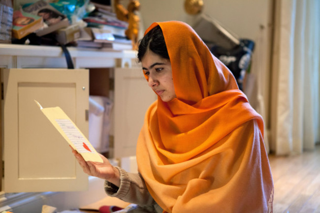 malala-yousafzai-he-named-me-malala-2015