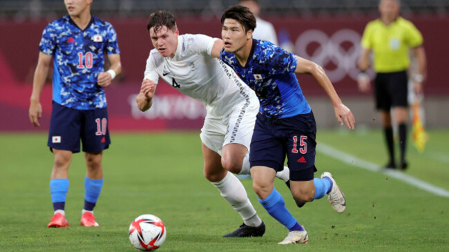 tokyo-2020-olympics-soccer-football-men-quarterfinal-japan-v-new-zealand-ibaraki-kashima-stadium-ibaraki-japan-july-31-2021-daiki-hashioka-of-japan-in-action-with-nando-pijnaker-of-ne