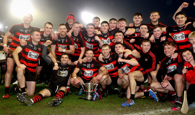 ballygunner-celebrate-with-the-trophy
