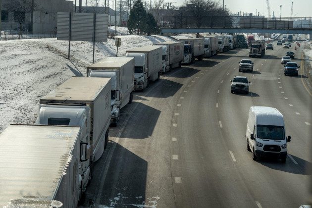 michigan-michigan-usa-8th-feb-2022-truckers-freedom-convoy-protests-disrupt-ambassador-bridge-on-u-s-canada-border-amid-growing-protests-against-canadas-covid-19-vaccine-mandates-a-small-lin