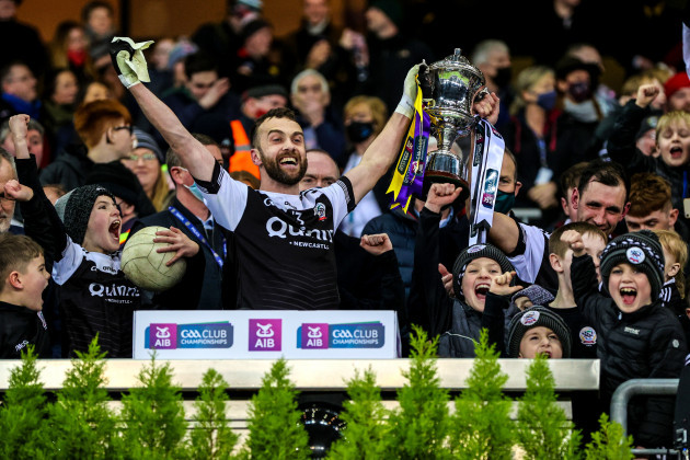 conor-laverty-and-lifts-the-cup-with-young-kilcoo-fans