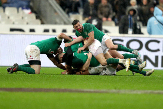 johnny-sexton-celebrates-kicking-the-winning-drop-goal-with-teammates