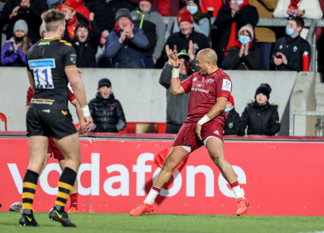 simon-zebo-celebrates-after-scoring-a-try