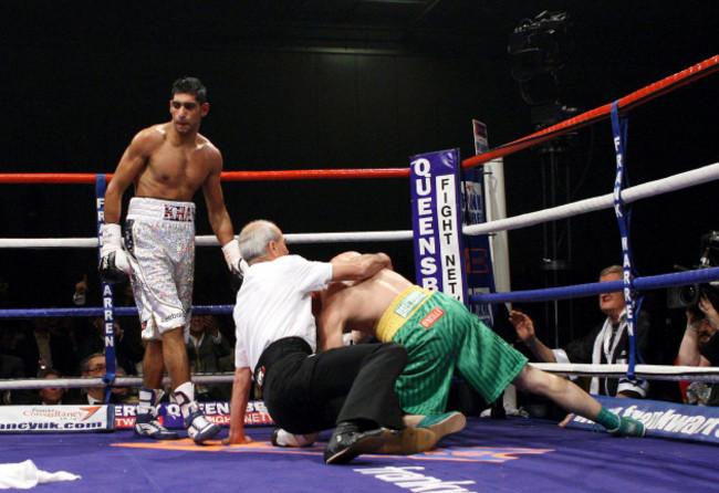 boxing-amir-khan-v-oisin-fagan-wba-international-lightweight-championship-london-excel-61208-amir-khan-knocks-down-oisin-fagan-mandatory-credit-action-images-andrew-couldridge-livepic