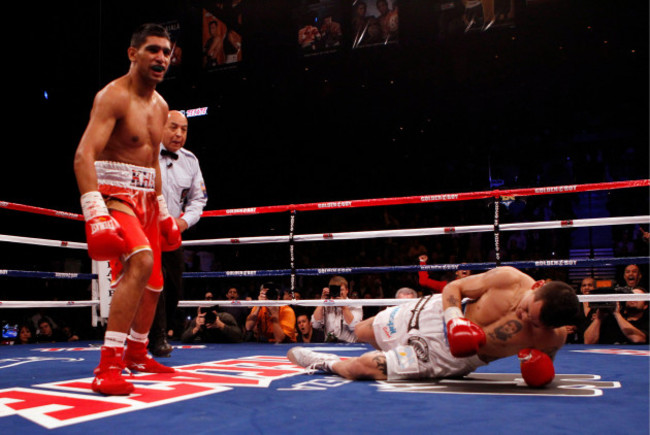 boxing-amir-khan-v-marcos-maidana-wba-light-welterweight-title-mandalay-bay-resort-casino-las-vegas-nevada-united-states-of-america-111210-amir-khan-l-after-knocking-down-marcos-maid