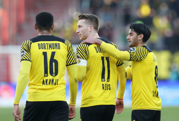 berlin-deutschland-13th-feb-2022-firo-1-bundesliga-20212022-football-fuvuball-02132022-union-berlin-bvb-borussia-dortmund-0-3-bvb-marco-reus-bvb-manuel-akanji-bvb-mahmoud-dahoud-jubila