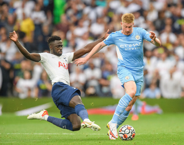 tottenham-hotspur-stadium-london-uk-15th-aug-2021-kevin-de-bruyne-tackled-by-davinson-sanchez-during-the-premier-league-match-at-tottenham-hotspur-stadium-london-photo-mark-pain-alamy-live