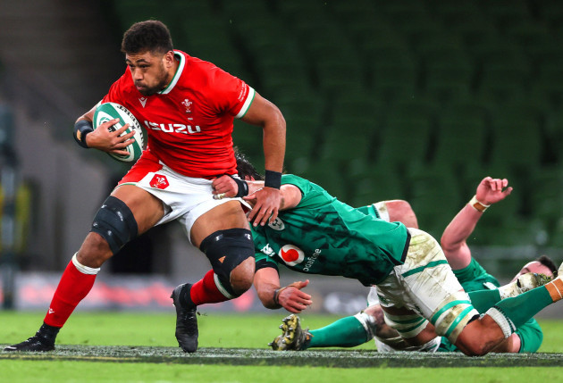 taulupe-faletau-with-quinn-roux