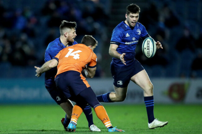ross-byrne-offloads-the-ball-to-harry-byrne-despite-ramiro-moyano