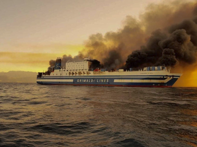 greece-ferry-fire