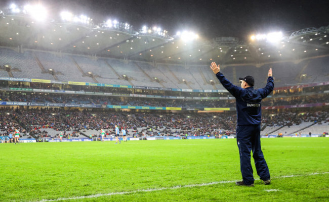 dessie-farrell-reacts-late-in-the-game