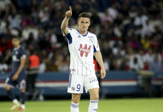kevin-gameiro-of-strasbourg-celebrates-his-goal-during-the-french-championship-ligue-1-football-match-between-paris-saint-germain-and-rc-strasbourg-on-august-14-2021-at-parc-des-princes-stadium-in-pa