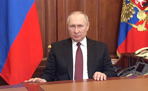 moscow-russia-24th-feb-2022-russian-president-vladimir-putin-delivers-an-address-to-the-russian-people-announcing-the-invasion-of-ukraine-from-the-kremlin-february-24-2022-in-moscow-russia-cre
