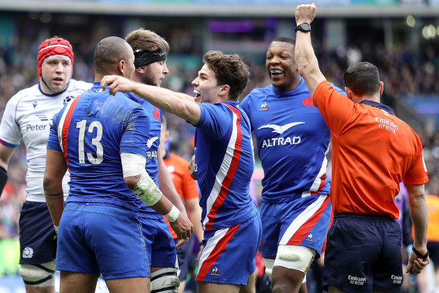 gael-fickou-celebrates-scoring-a-try-with-antoine-dupont