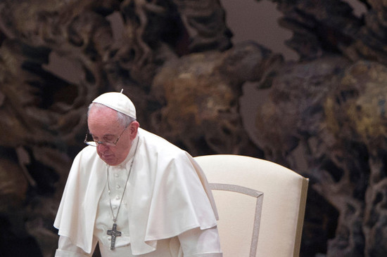 vatican-vatican-23rd-feb-2022-italy-rome-vatican-20220223-pope-francis-prays-during-the-weekly-general-audience-in-the-paul-vi-hall-in-vatican-photograph-by-alessia-giuliani-catholic-pres