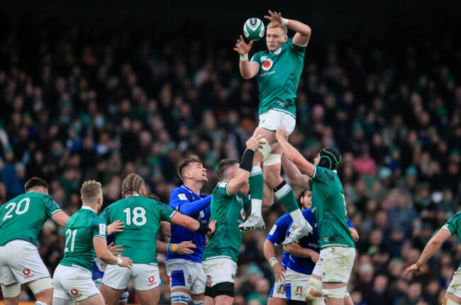 kieran-treadwell-wins-a-lineout