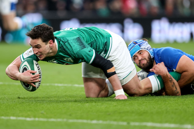 joey-carbery-scores-his-sides-first-try