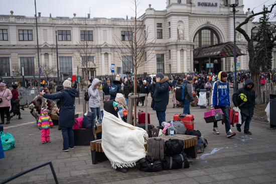 ukrainians-flee-to-poland-by-train