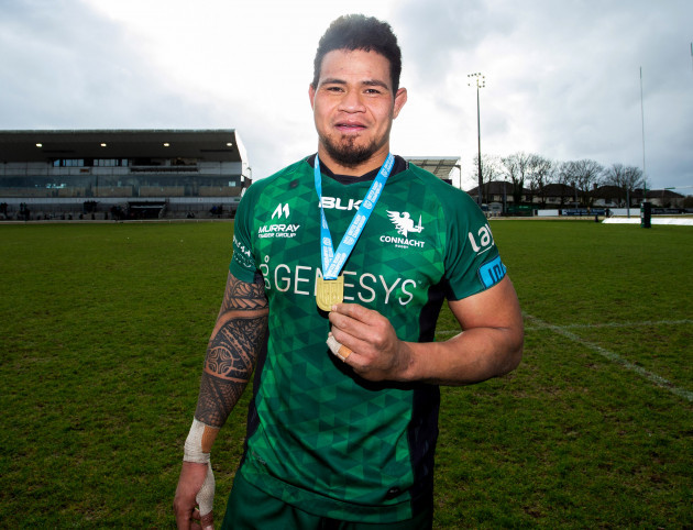 leva-fifita-with-the-player-of-the-match-award