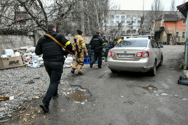 people-prepare-to-defend-zaporizhzhia-ukraine