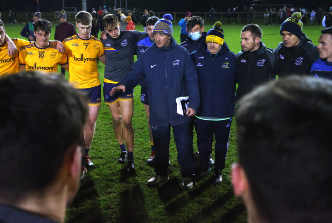 paddy-christie-speaks-to-his-team-after-the-match