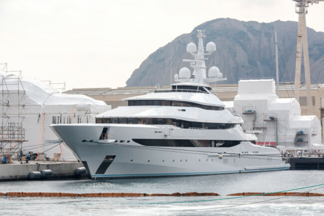 la-ciotat-france-04th-mar-2022-rosneft-boss-igor-setchines-yacht-amore-vero-meaning-true-love-has-been-seized-by-the-french-authorities-and-is-at-la-ciotat-harbour-in-south-of-france-on-ma