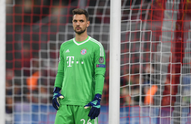 munich-germany-25th-apr-2018-25-april-2018-germany-munich-soccer-champions-league-knockout-round-semi-final-first-leg-bayern-munich-vs-real-madrid-munichs-goal-keeper-sven-ulreich-credi