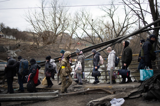 people-evacuate-during-heavy-shelling-irpin