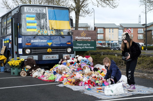 weston-super-mare-uk-07th-mar-2022-following-a-visit-to-budapest-hungary-last-week-having-witnessed-a-ukrainian-child-refugee-being-handed-a-cuddly-toy-by-a-kind-stranger-david-fricher-was-ins