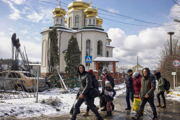 irpin-ukraine-8th-mar-2022-residents-of-irpin-seen-evacuating-away-from-the-frontline-on-foot-in-front-of-a-damaged-church-and-a-brunt-out-car-thousands-of-residents-of-irpin-have-to-abandon-their
