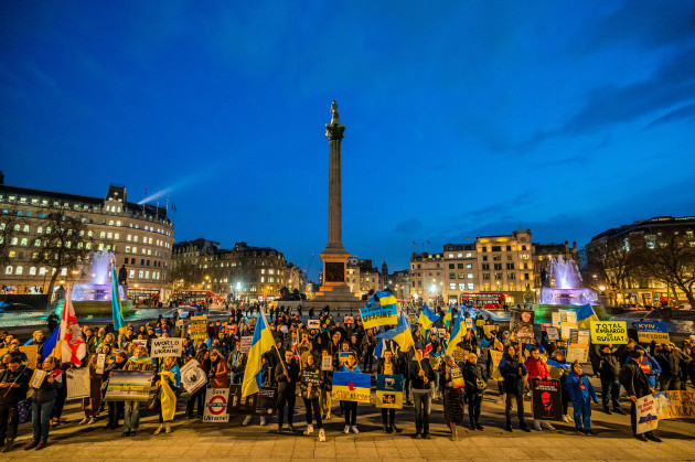 london-uk-8th-mar-2022-just-after-president-volodymyr-zelensky-says-we-will-not-give-up-in-an-unprecedented-address-to-uk-mps-in-the-house-of-commons-ukranians-and-supporters-gather-in-trafalga