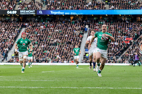 james-lowe-scores-their-first-try