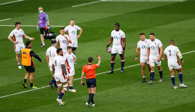 matthew-carley-shows-a-red-card-to-charlie-ewels