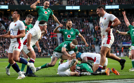 Ireland finish over the top of 14 man England with bonus point win