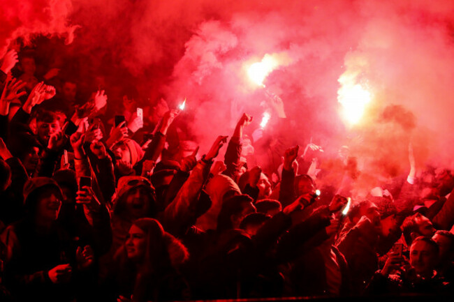 shelbourne-fans-set-off-flares-before-kick-off