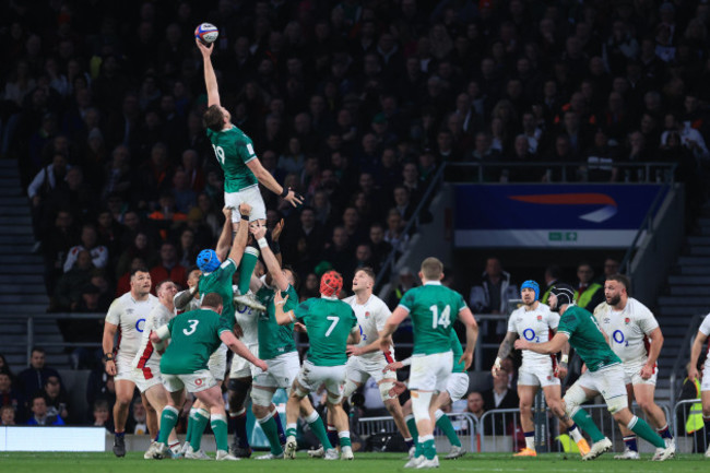 iain-henderson-wins-a-lineout